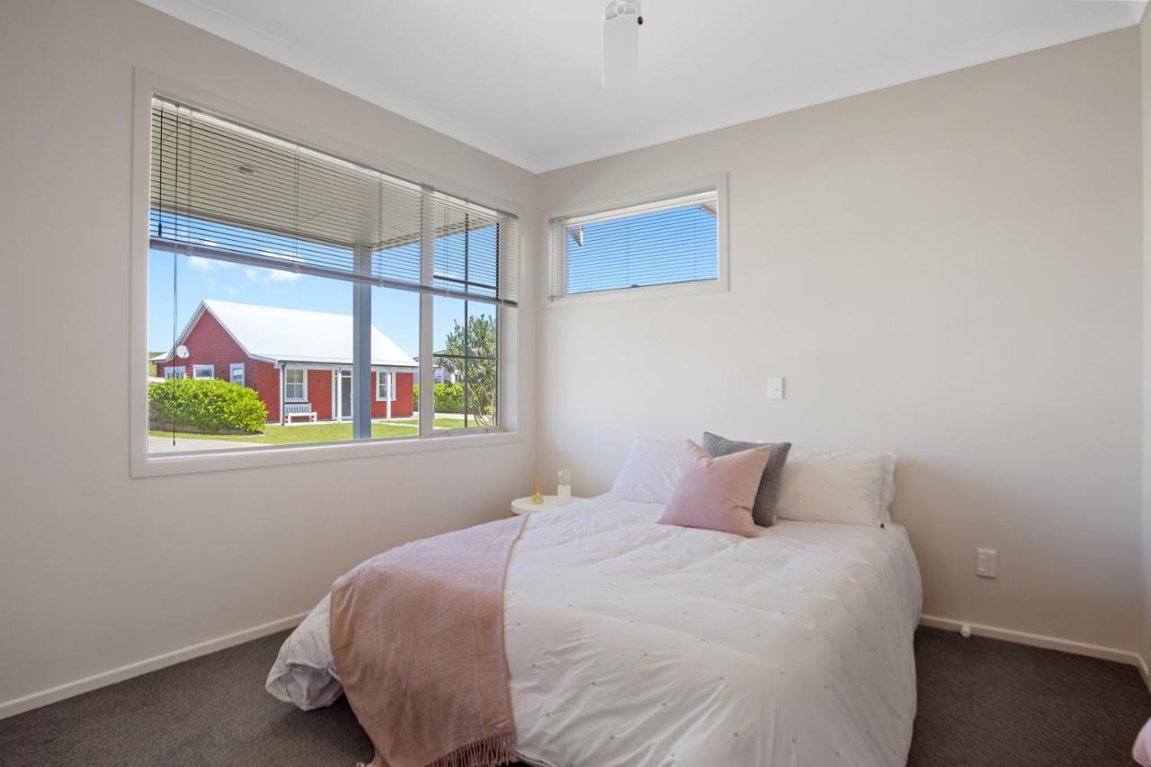 Sky Blue Retreat - Waihi Beach Holiday Home Bagian luar foto